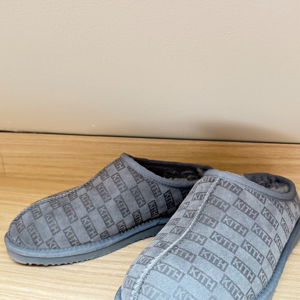 Grey KITH UGG slipper - Picture 2 of 6